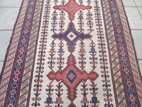 HAND WOVEN PERSIAN CARPET
