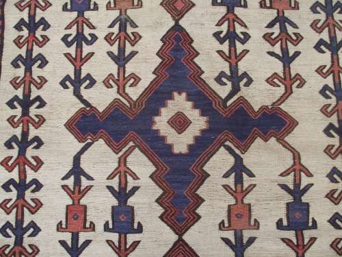HAND WOVEN PERSIAN CARPET