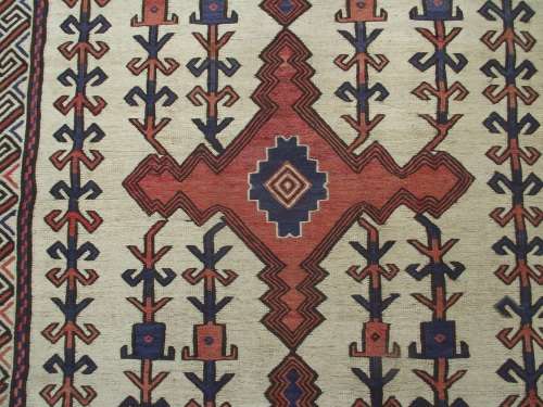 HAND WOVEN PERSIAN CARPET