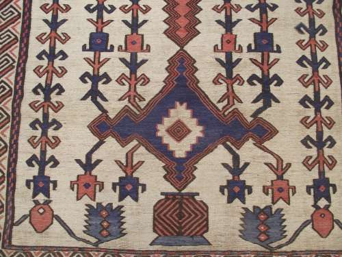 HAND WOVEN PERSIAN CARPET