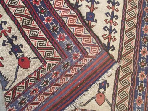 HAND WOVEN PERSIAN CARPET