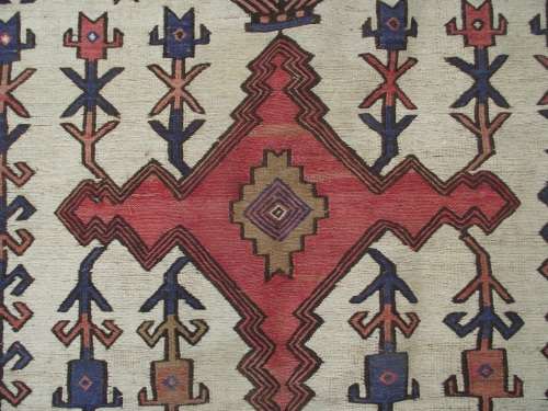 HAND WOVEN PERSIAN CARPET