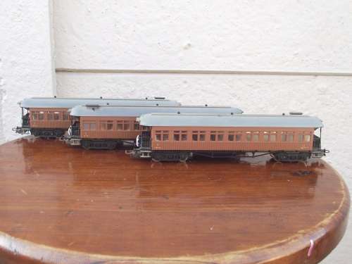 ELECTROGEN HO SCALE ILLUMINATED COACHES