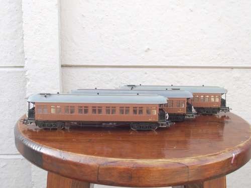 ELECTROGEN HO SCALE ILLUMINATED COACHES