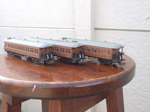 ELECTROGEN HO SCALE ILLUMINATED COACHES