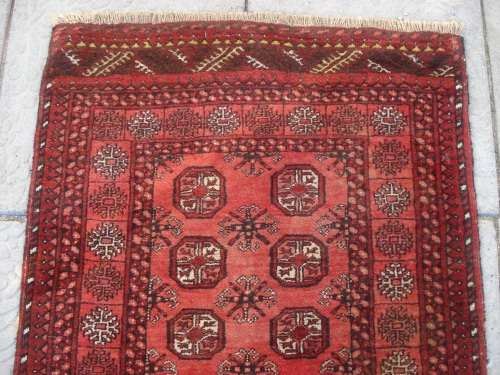 HAND WOVEN PERSIAN CARPET