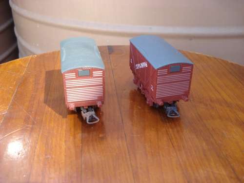 2 X LIMA HO SCALE EXPLOSIVE WAGONS