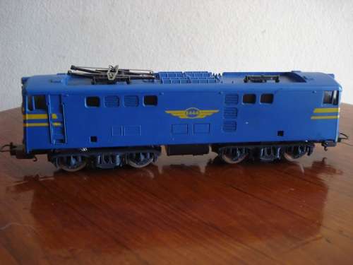 LIMA HO SCALE BLUE TRAIN AND 2 COACHES