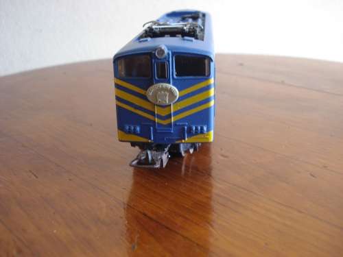 LIMA HO SCALE BLUE TRAIN AND 2 COACHES