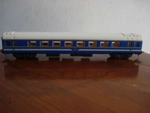 LIMA HO SCALE BLUE TRAIN AND 2 COACHES