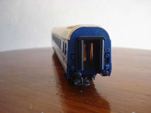 LIMA HO SCALE BLUE TRAIN AND 2 COACHES