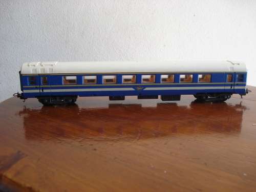 LIMA HO SCALE BLUE TRAIN AND 2 COACHES