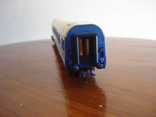 LIMA HO SCALE BLUE TRAIN AND 2 COACHES
