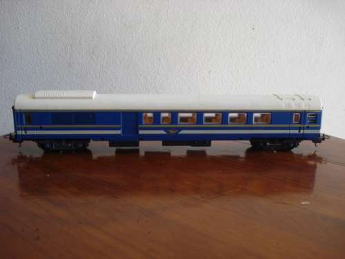LIMA HO SCALE BLUE TRAIN AND 2 COACHES