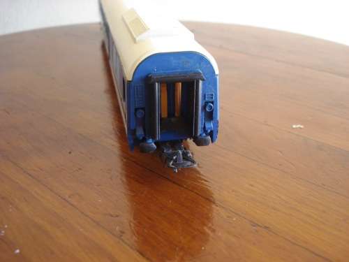 LIMA HO SCALE BLUE TRAIN AND 2 COACHES