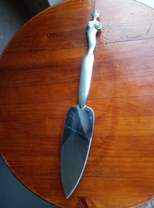 CARROL BOYES CAKE LIFTER