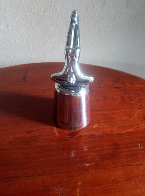 CARROL BOYES BOTTLE STOPPER --- AT REST