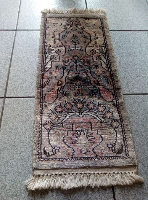 HAND WOVEN PERSIAN RUG