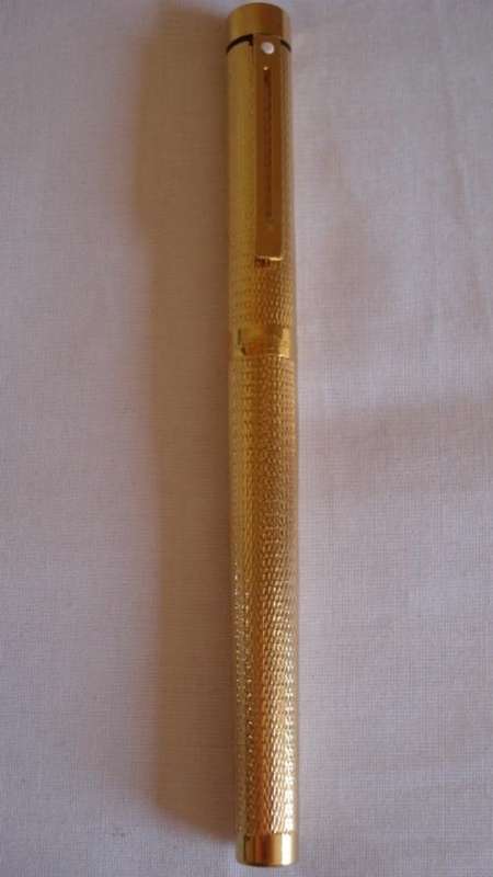VINTAGE SHEAFFER FOUNTAIN PEN WITH A 14 K GOLD NIB
