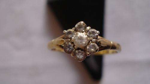 9 ct GOLD & CUBIC ZIRCONIA RING