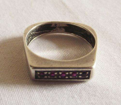 VINTAGE STERLING SILVER & GARNET RING
