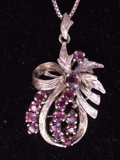 GORGEOUS 950 SILVER AND GARNET PENDANT ON A STERLING SILVER NECKLACE