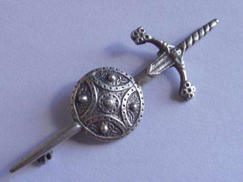 GORGEOUS SCOTTISH STERLING SILVER HALLMARKED KILT PIN OR BROOCH?