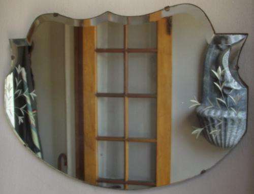 STUNNING VINTAGE BEVELED & ENGRAVED WALL HANGING MIRROR