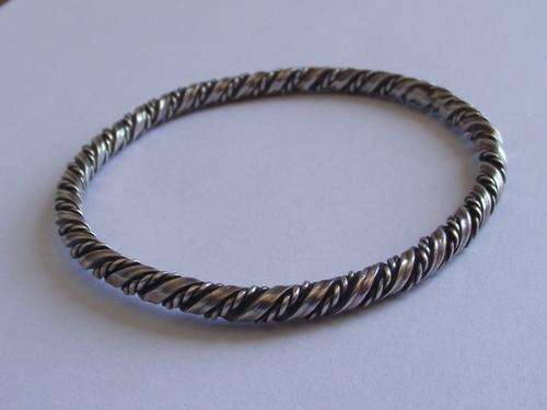 STUNNING TWISTED DESIGN STERLING SILVER BANGLE
