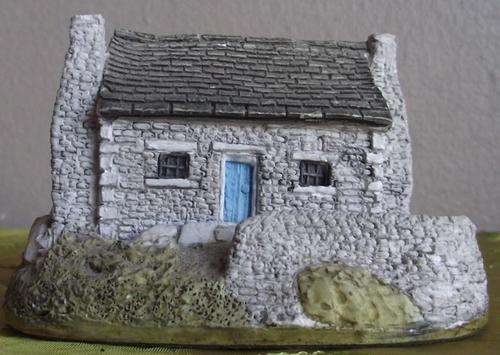 Lilliput Lane The Croft 1984 - with Sheep ( Scottish Collection )