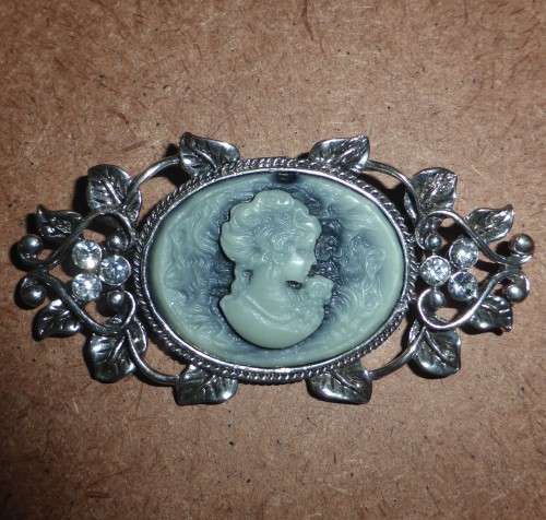 CAMEO BROOCH!!! Costume Jewellery