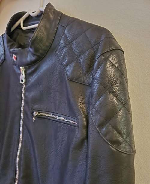 BRAND NEW! Genuine GUESS Leather Jacket (bought in America)