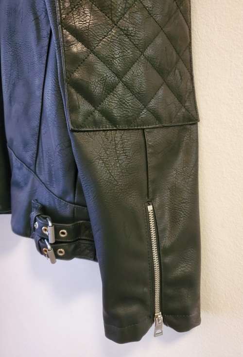 BRAND NEW! Genuine GUESS Leather Jacket (bought in America)