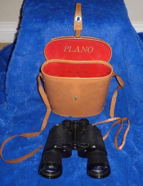PLANO 10X50 Binoculars in Leather Case & Leather Straps