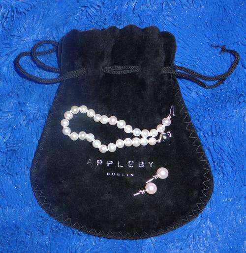 Brand New! Genuine Set of Cultured Pearl Earings and Freshwater Pearl Bracelet