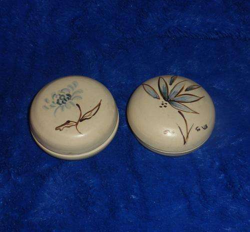 A Pair of Ceramic Hand-Painted Trinket Dishes "mb"