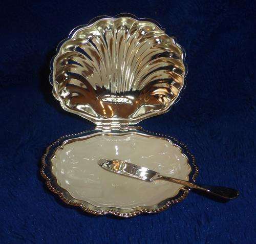MADE IN ENGLAND Vintage Silver Plated Shell-Shaped Butter Dish with Liner and Knife - POSTAGE R30