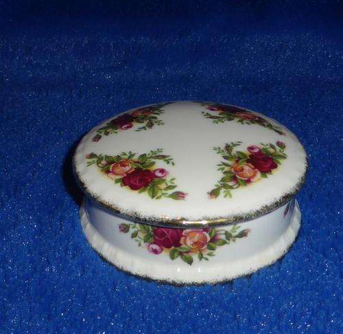 ROYAL ALBERT England OLD COUNTRY ROSES Trinket Dish with Lid