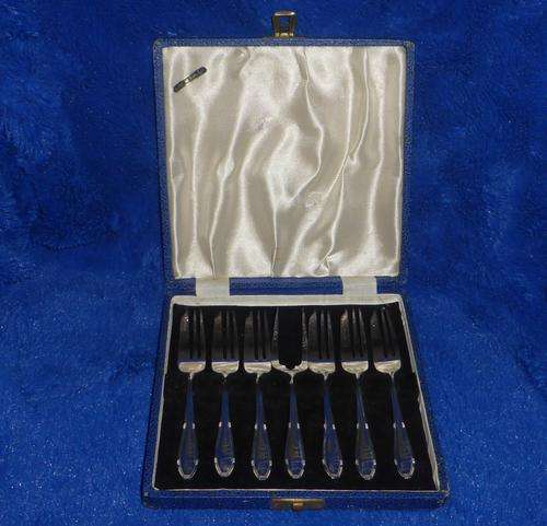MADE IN ENGLAND Set of Plated Cake Forks with Engravings