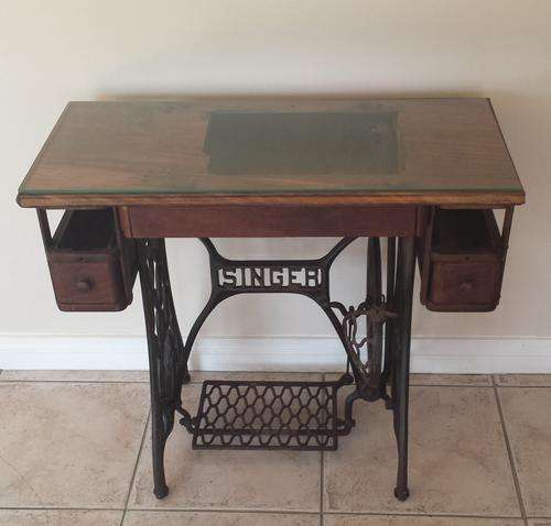 WOW!!! Antique Cast Iron and Wood SINGER Table / Desk with Thick Glass Top (COLLECTION ONLY IN P.E.)