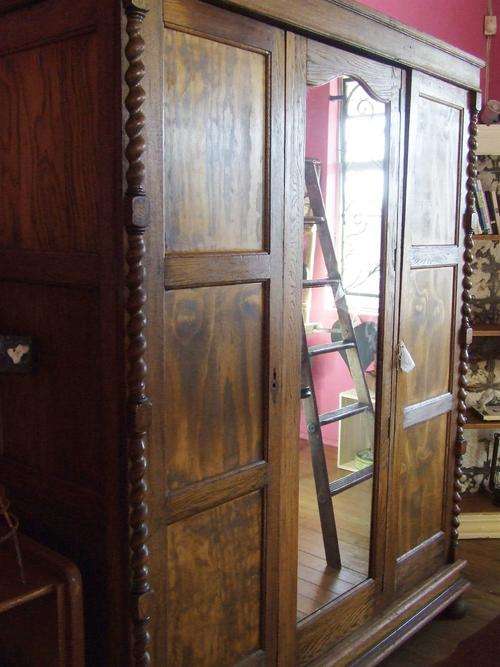 oak 3 door wardrobe