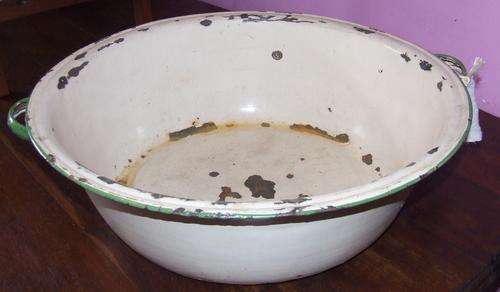 cream enamel basin