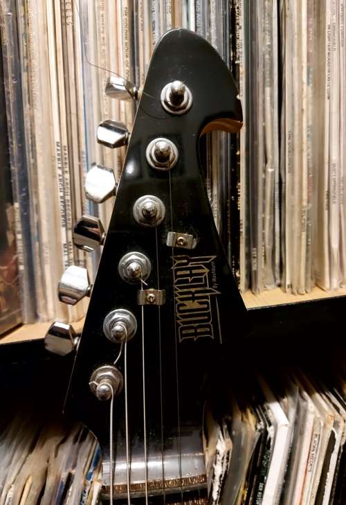 Electric Guitar with 15W Amp Bucklay
