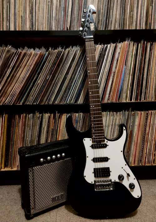 Electric Guitar with 15W Amp Bucklay
