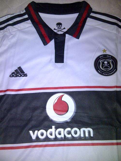 stunning orlando pirates kit size small