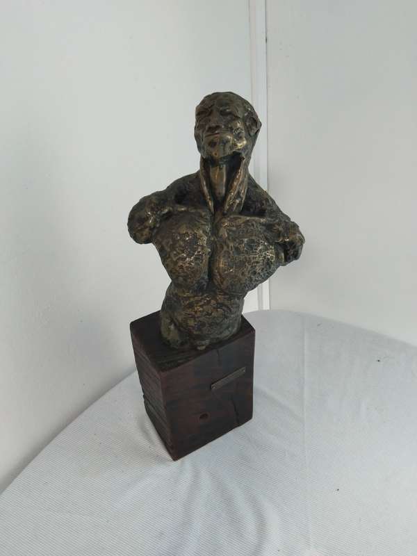 Kurt Lossgott sculpture Grimacing Man