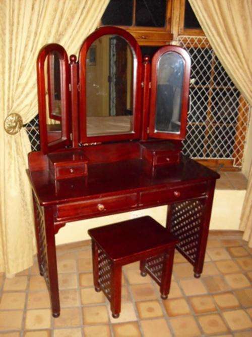 Pine lattice design Dressing Table and Stool