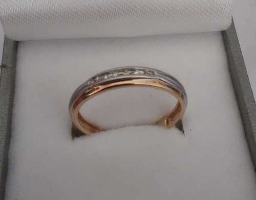 White and yellow gold diamond ring