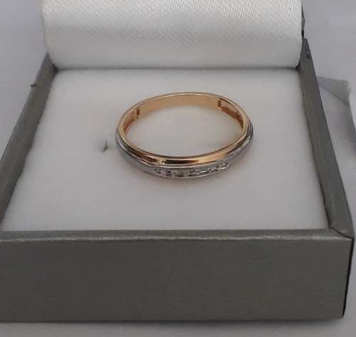 White and yellow gold diamond ring