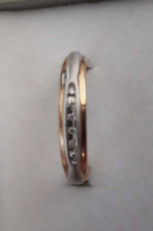 White and yellow gold diamond ring